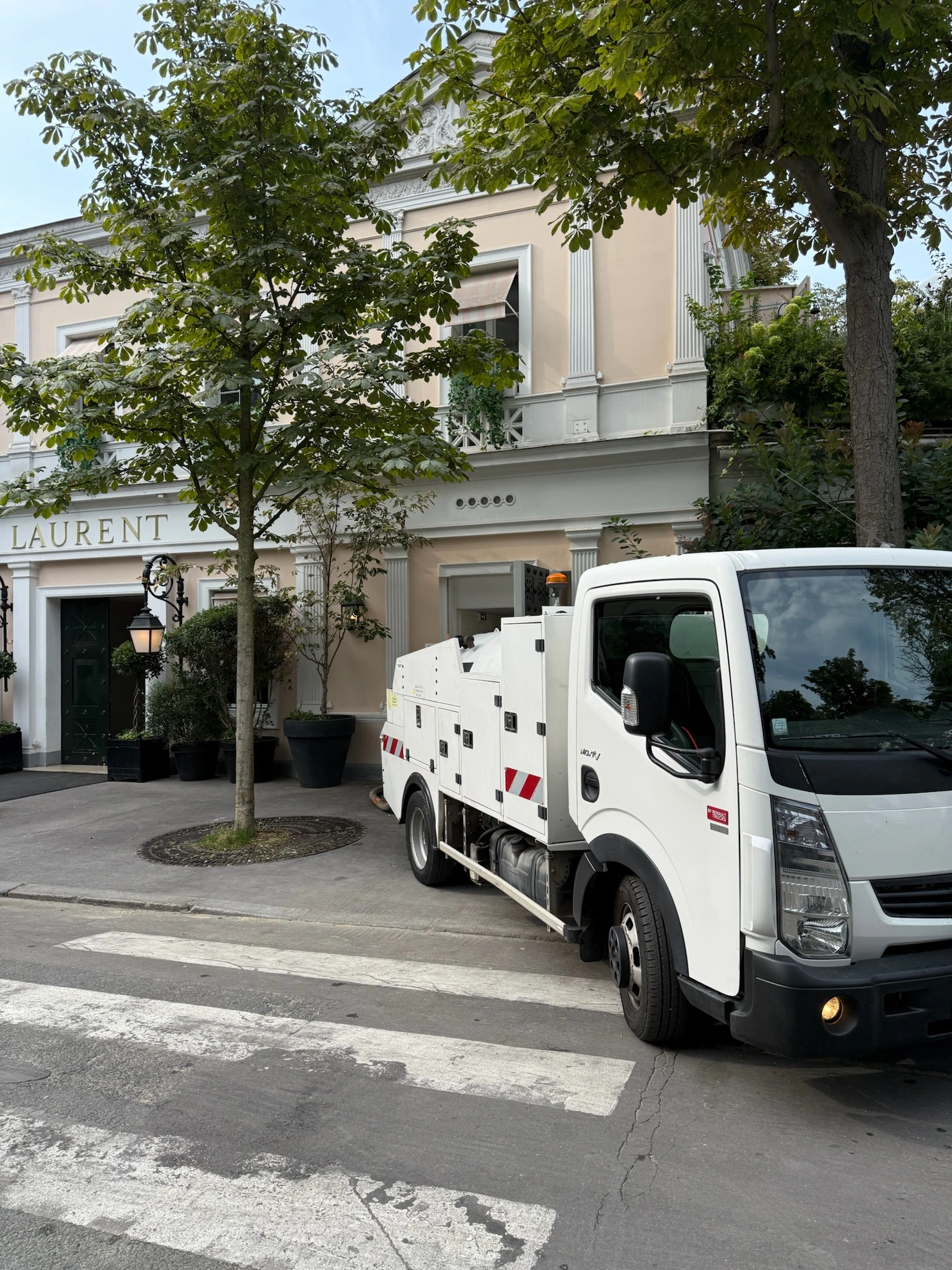 Intervention débouchage restaurant Laurent Paris 8e - Service Débouche expertise